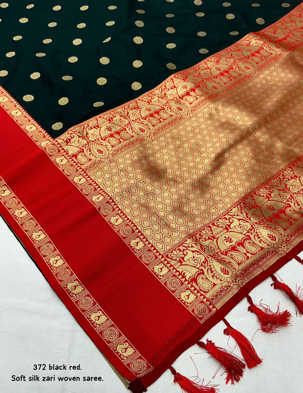 Elegant Contrast Bentex Border & Zari Woven Design Soft Silk Saree with Blouse