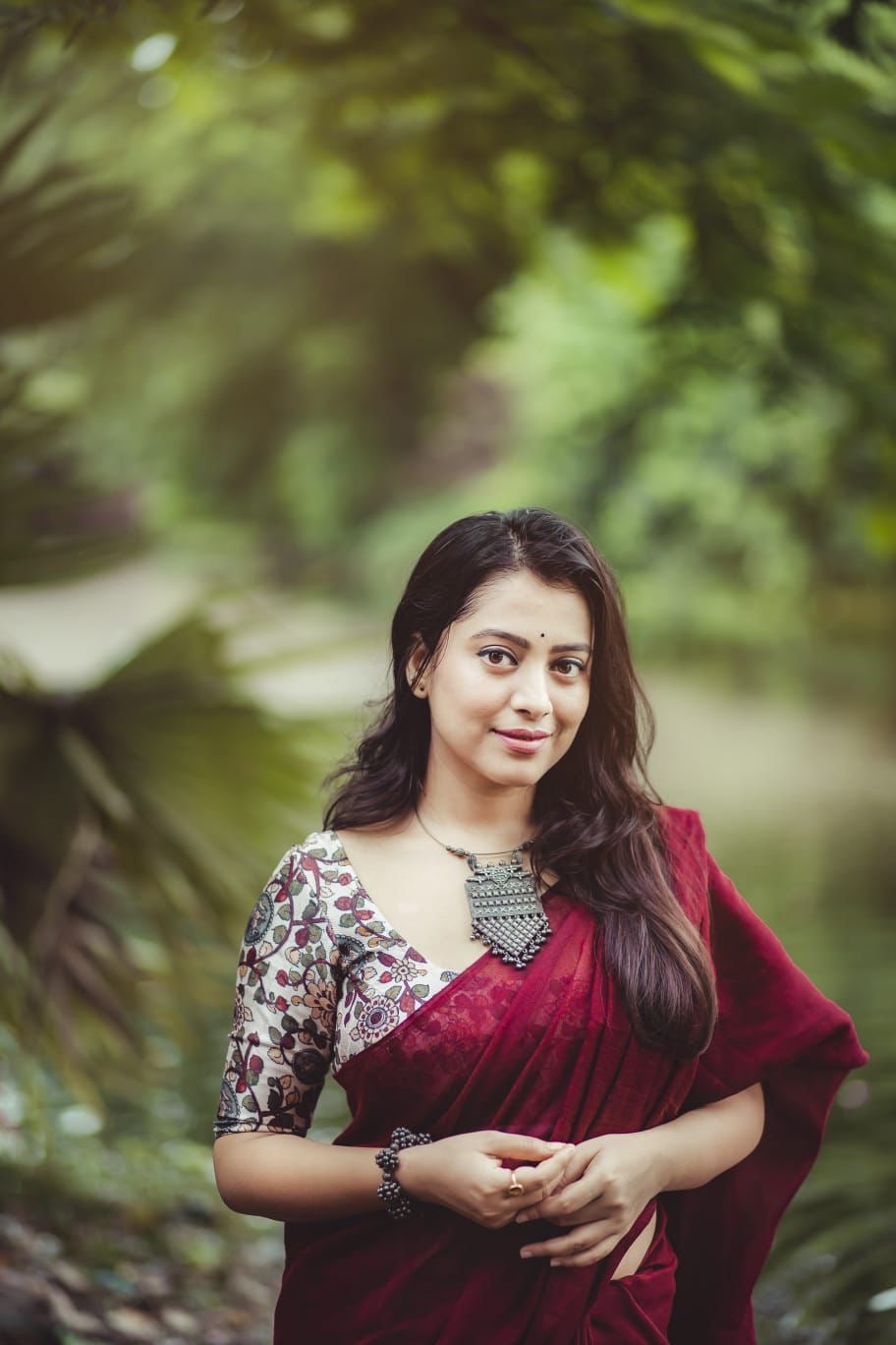 Soft Linen Cotton Tassels Dark Shade Saree with Self Tilak Woven Crape Silk Blouse