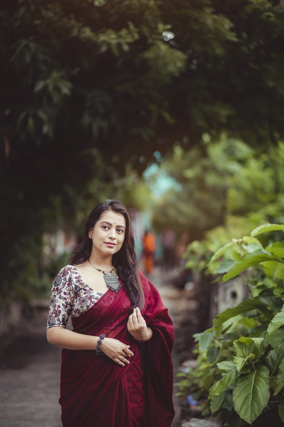 Soft Linen Cotton Tassels Dark Shade Saree with Self Tilak Woven Crape Silk Blouse