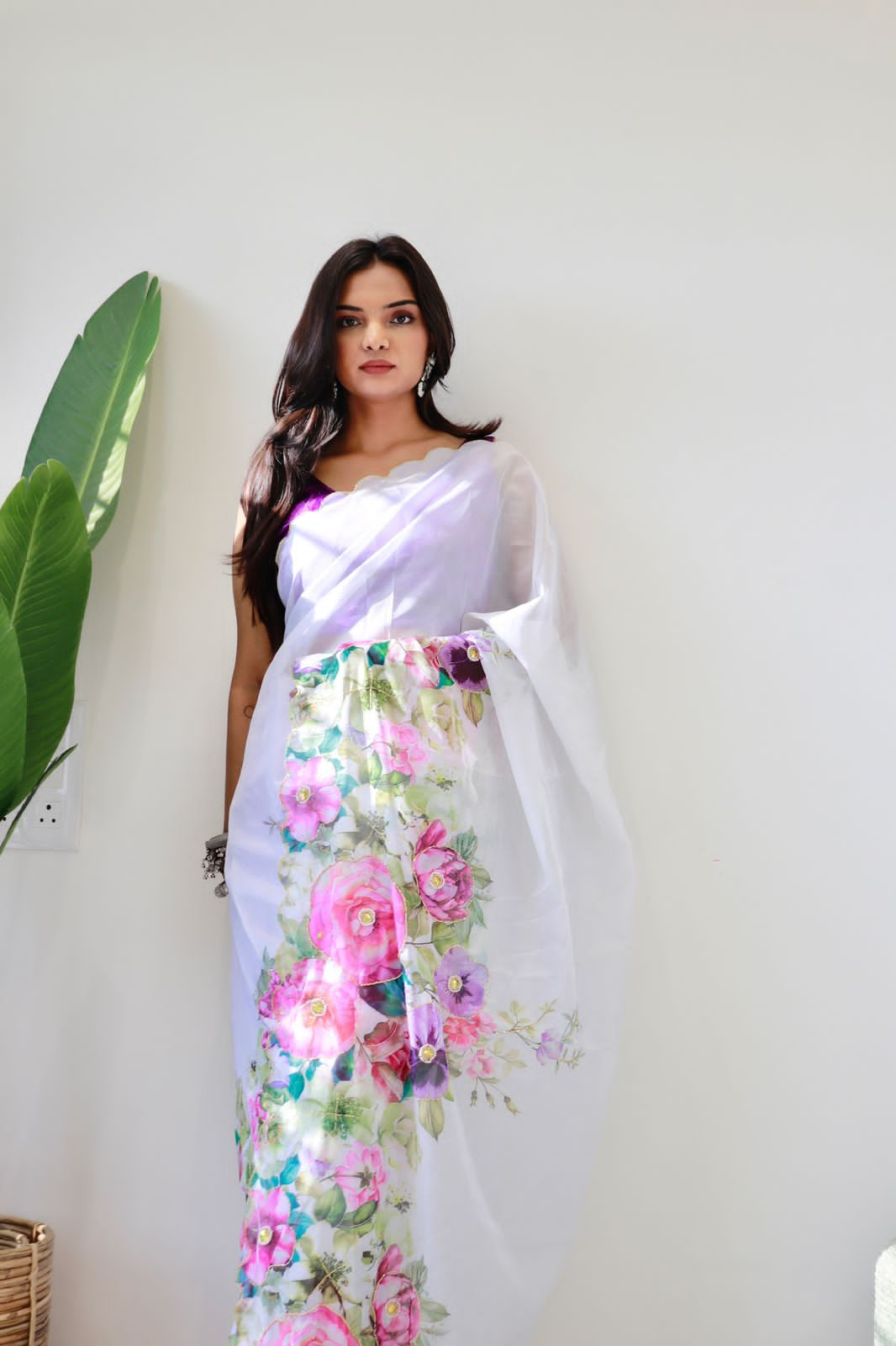 Women's Beautiful Floral Printed White Colour Soft Tabby Silk Saree With Mono Silk Blouse