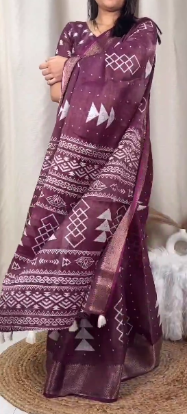 "Cotton Zari Jacquard Hand-Printed Saree: Timeless Charm with Designer Weaving & Tassels"