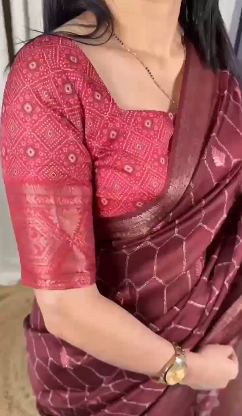 Women's Zari Jacquard Border and Sequins Work Digital Print Muslin Cotton Saree With Blouse