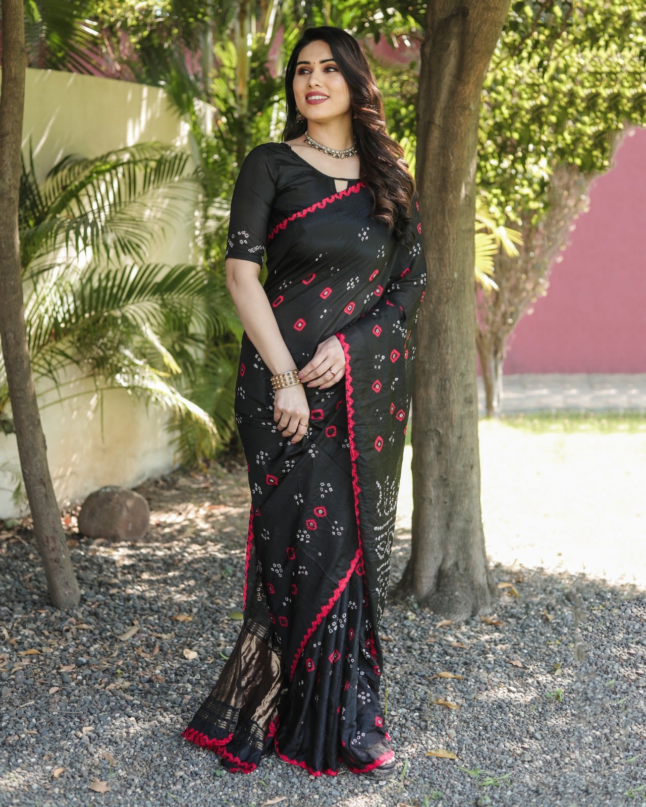 "Elegance Redefined: Premium Bandhej Silk Saree with Zari Weaving and Rich Tissue Pallu"