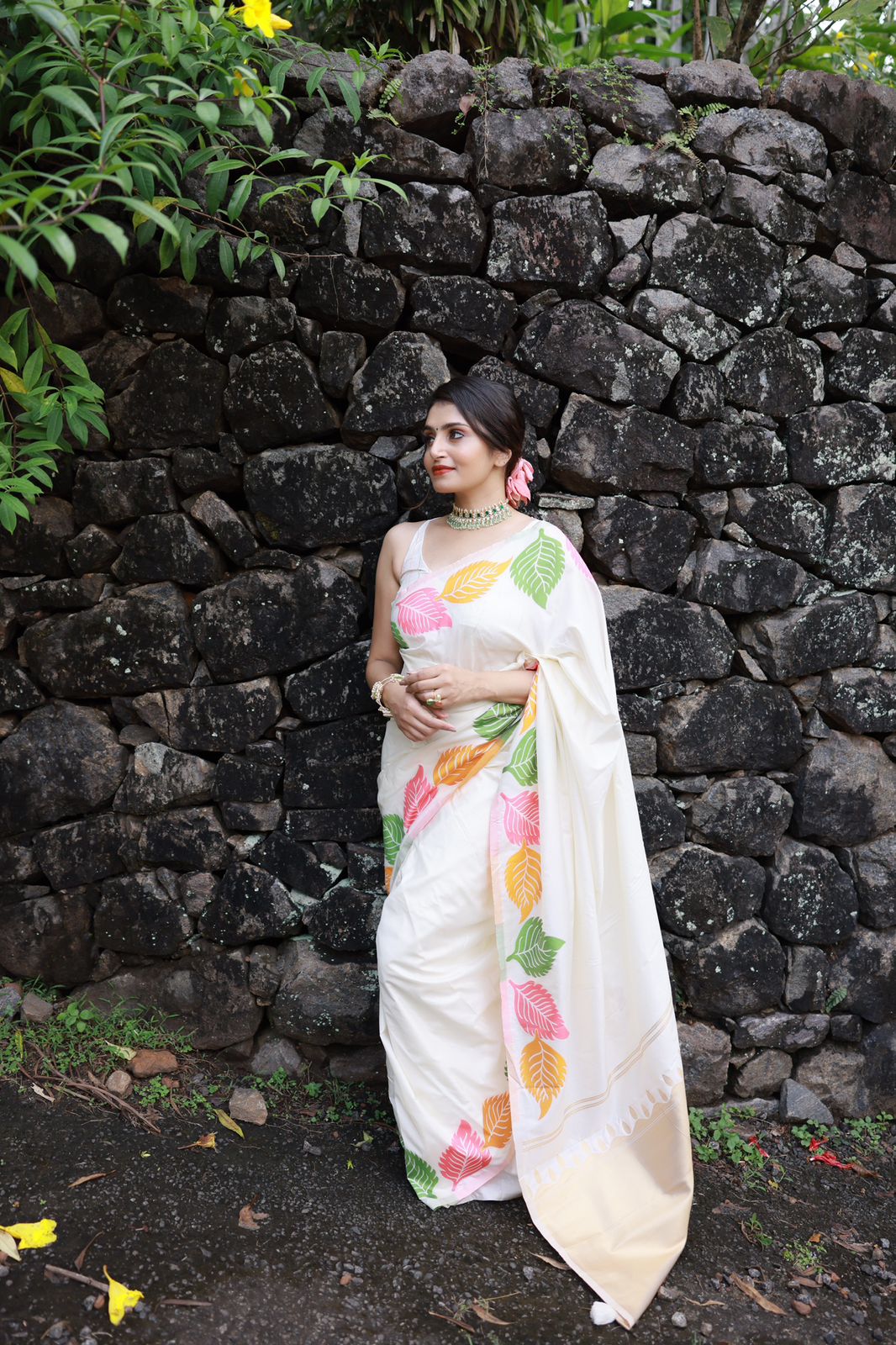 Women's Multicolour Leaf Woven Soft Silk White Colour Saree with Zari Pallu and With Blouse