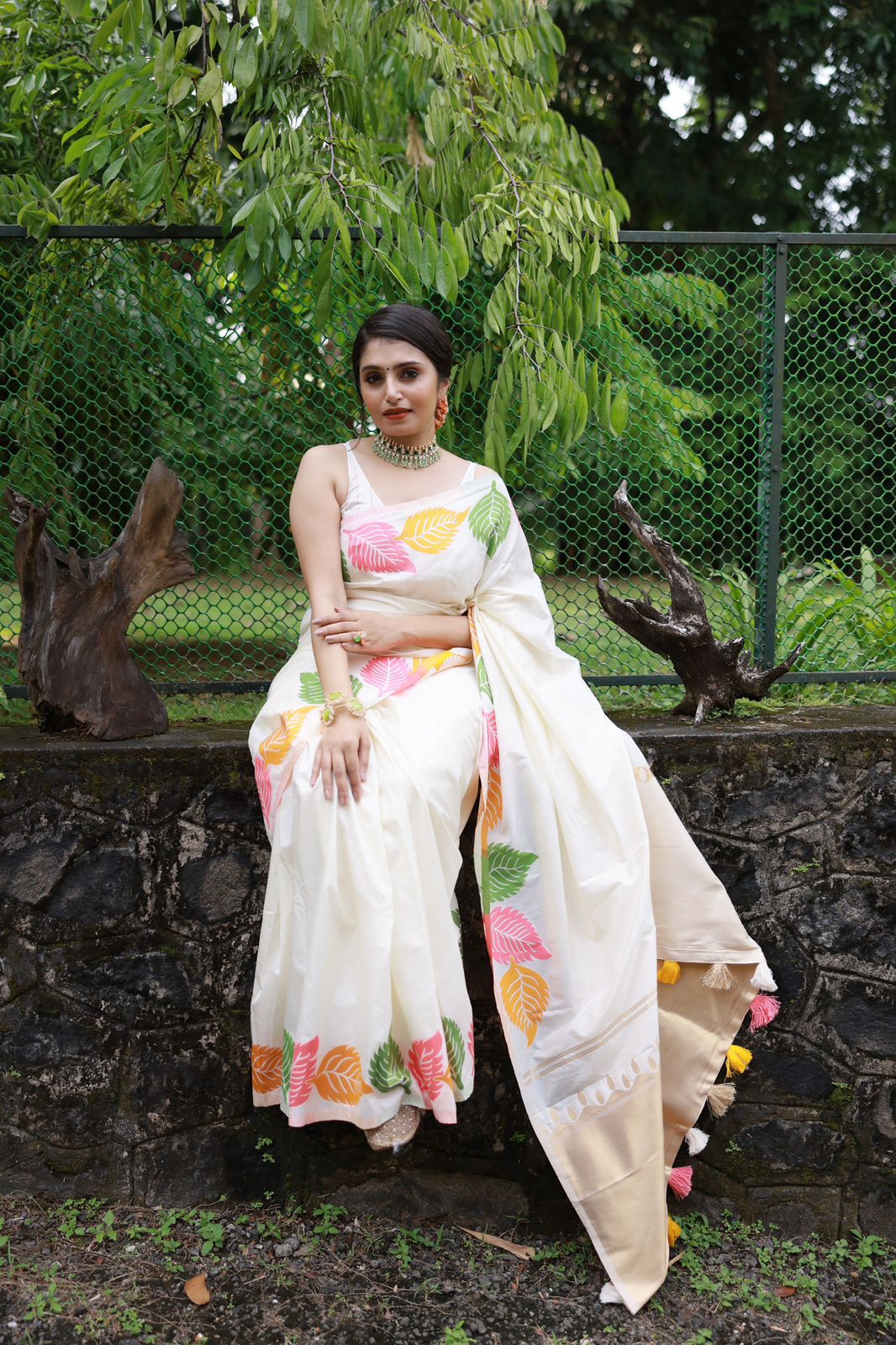 Women's Multicolour Leaf Woven Soft Silk White Colour Saree with Zari Pallu and With Blouse