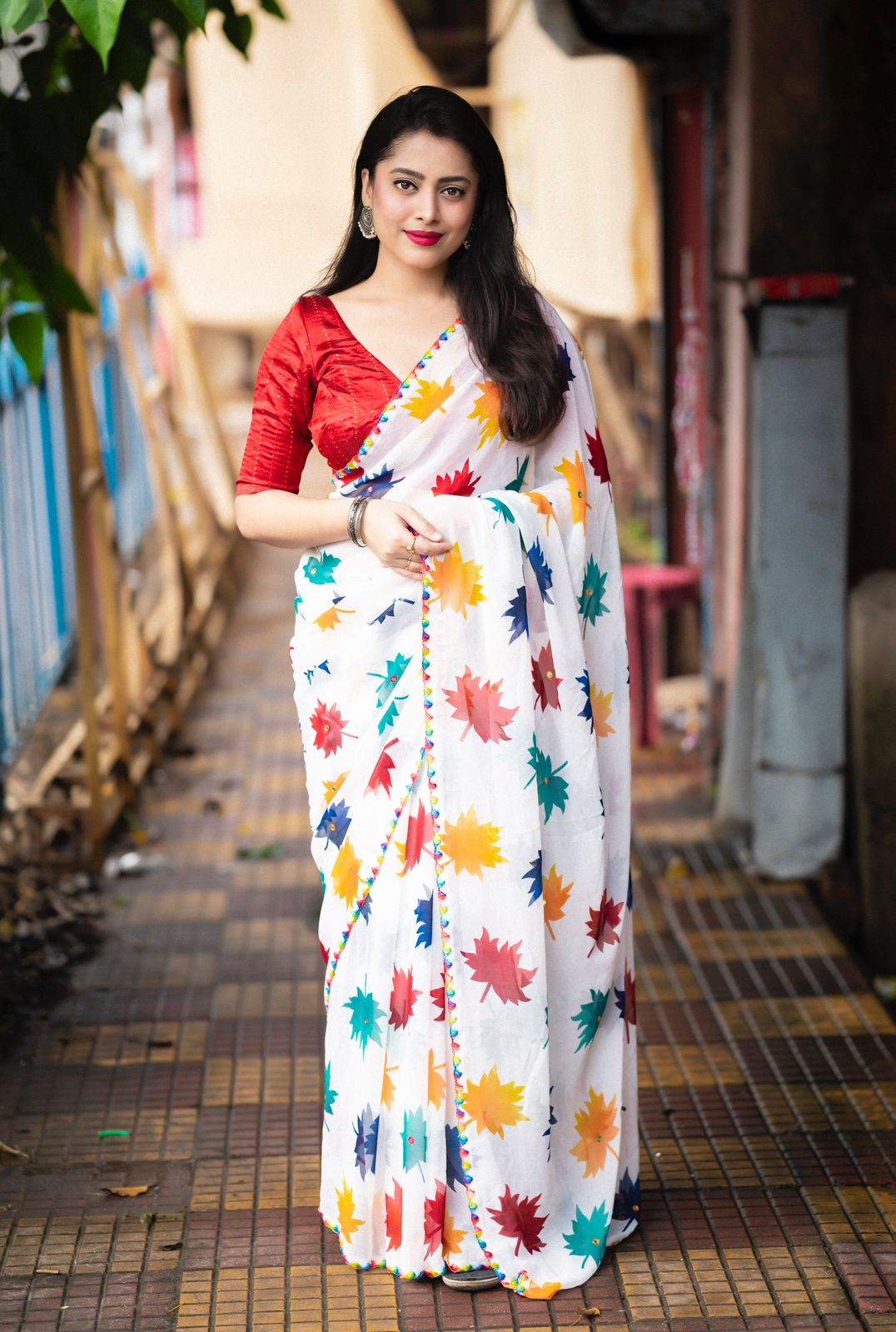 Women's Mapple Leaf Printed Soft Georgette Saree With Unstitched Blouse