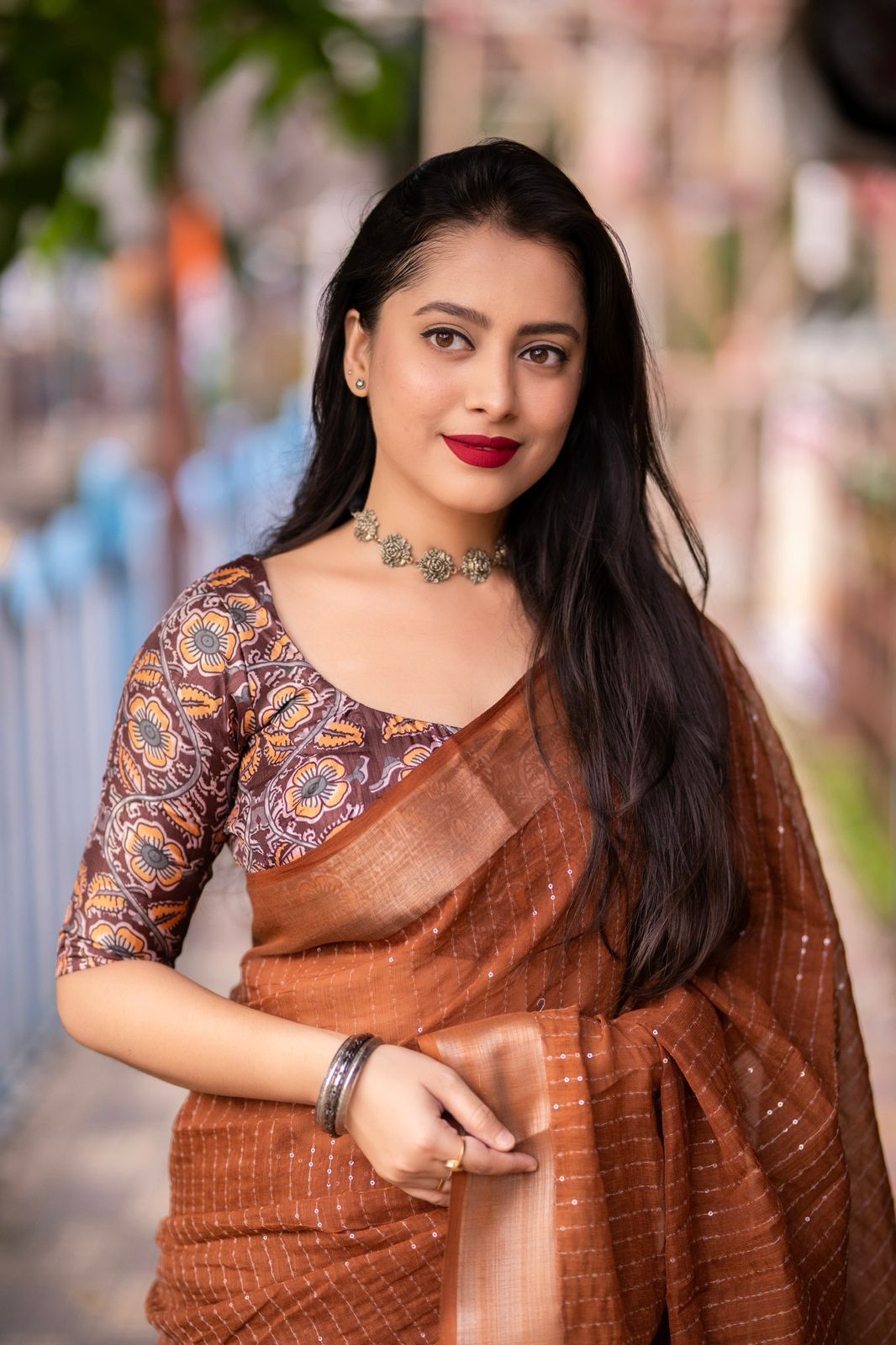 "Elegant Linen Saree with Golden Pattu Border and Sequence Work"