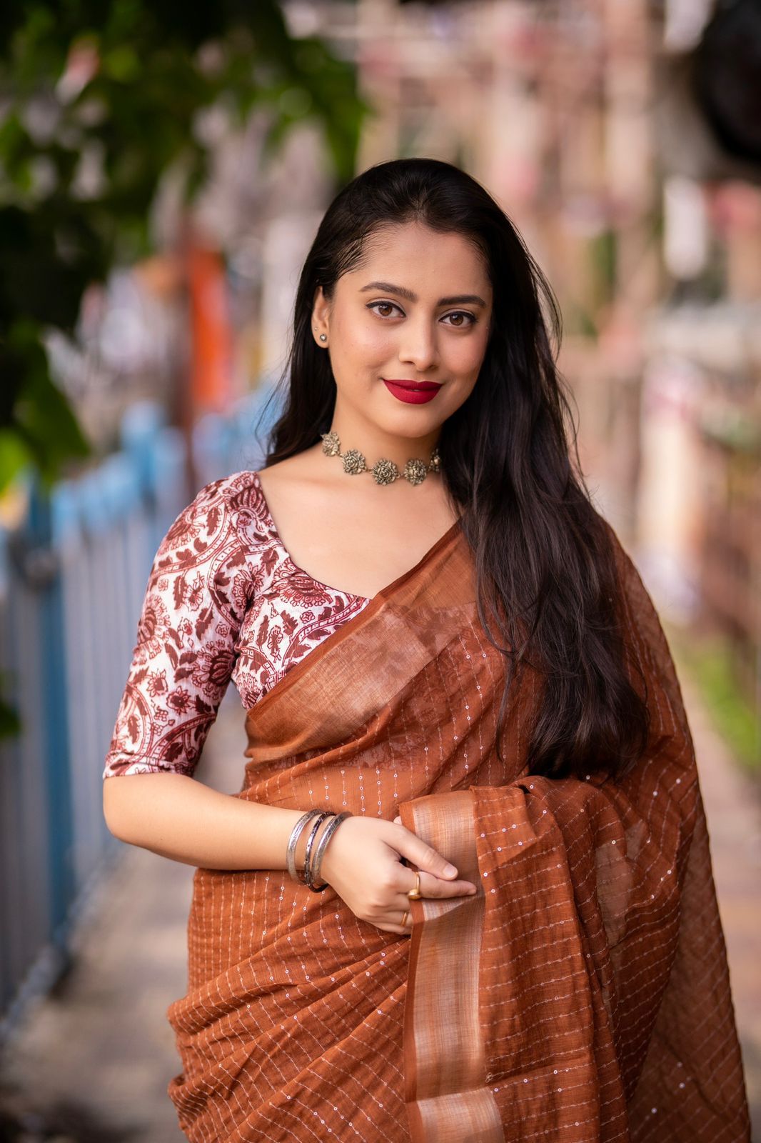 "Elegant Linen Saree with Golden Pattu Border and Sequence Work"