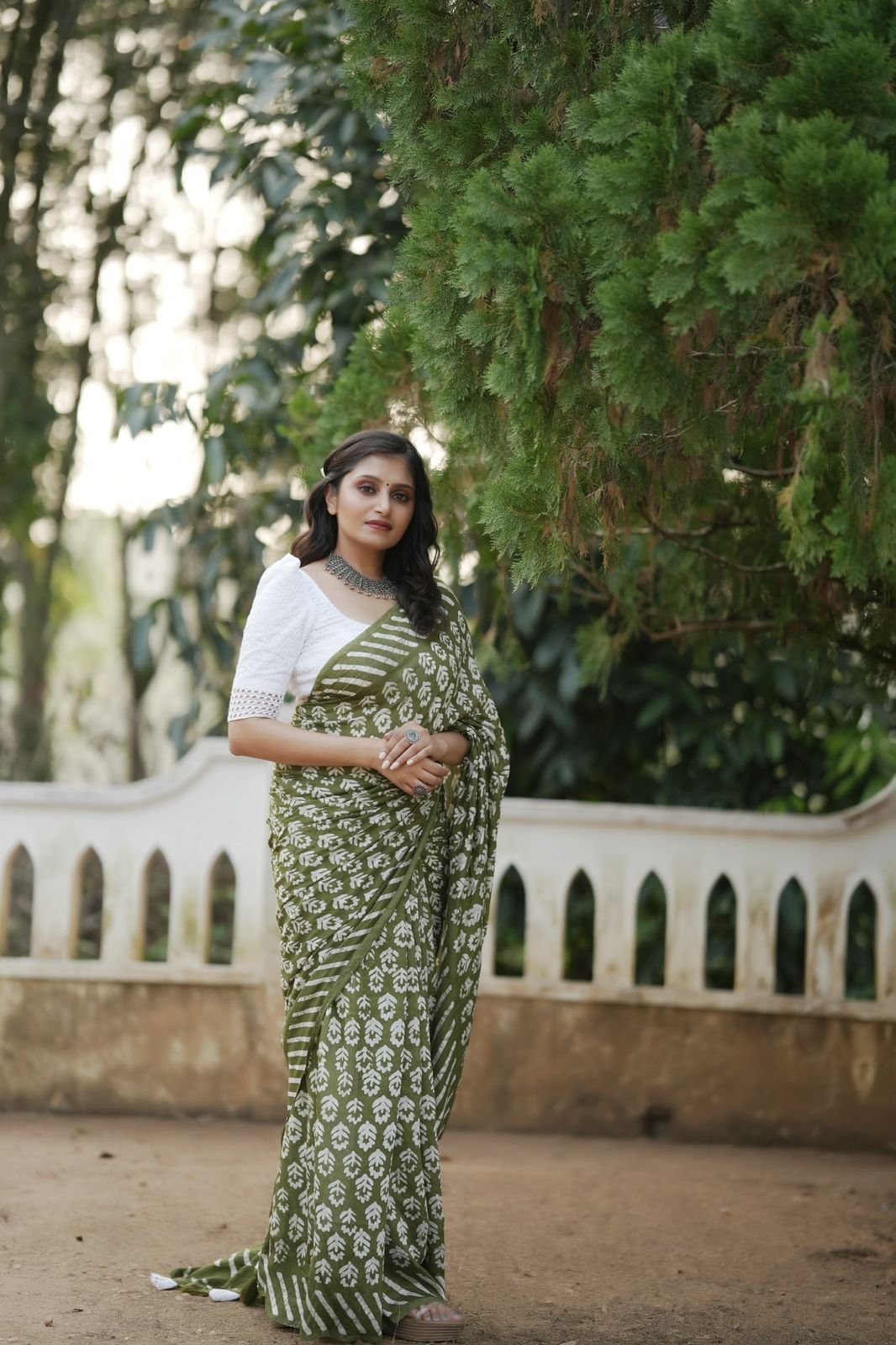 "Jaipuri Elegance: Handblock Batik Cotton Saree with Lucknowi Embroidered Blouse"