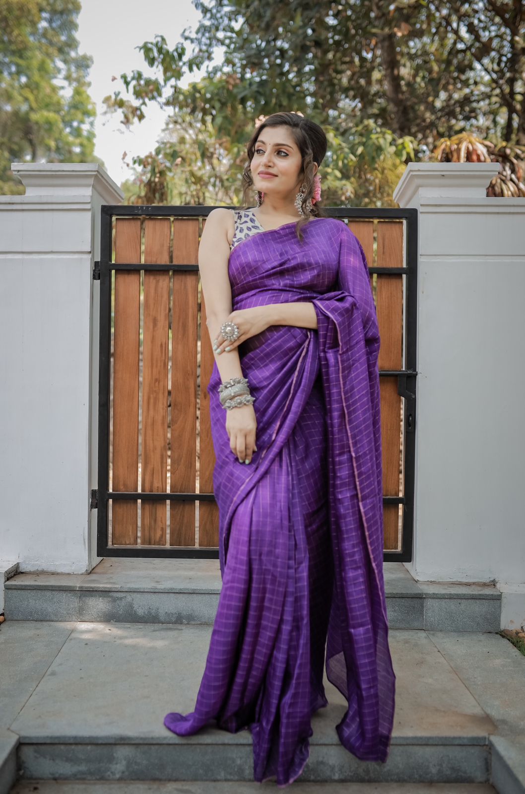 "Exquisite Pure Jute Silk Saree with Zari Checkered Border & Printed Poly Jute Blouse"