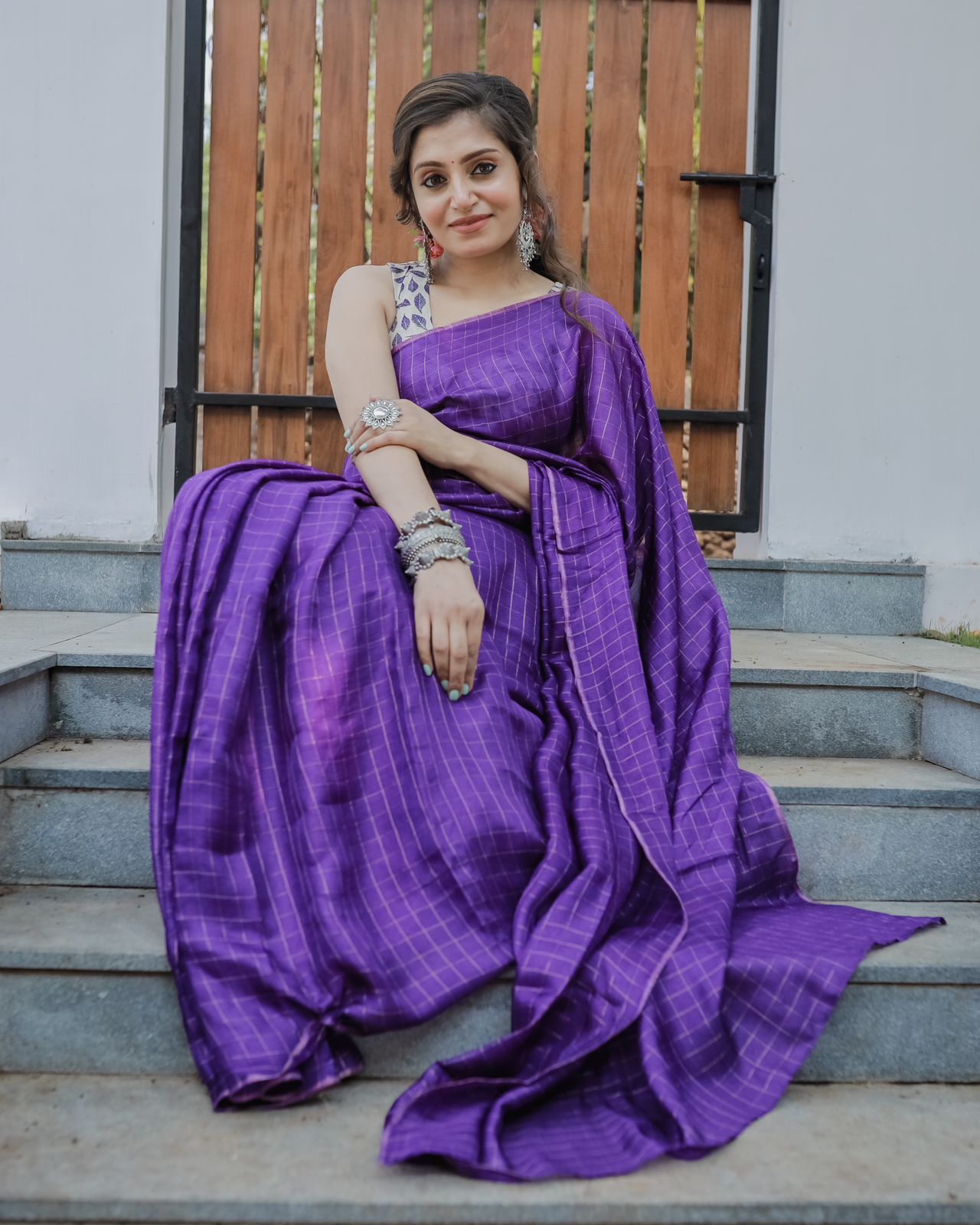 "Exquisite Pure Jute Silk Saree with Zari Checkered Border & Printed Poly Jute Blouse"