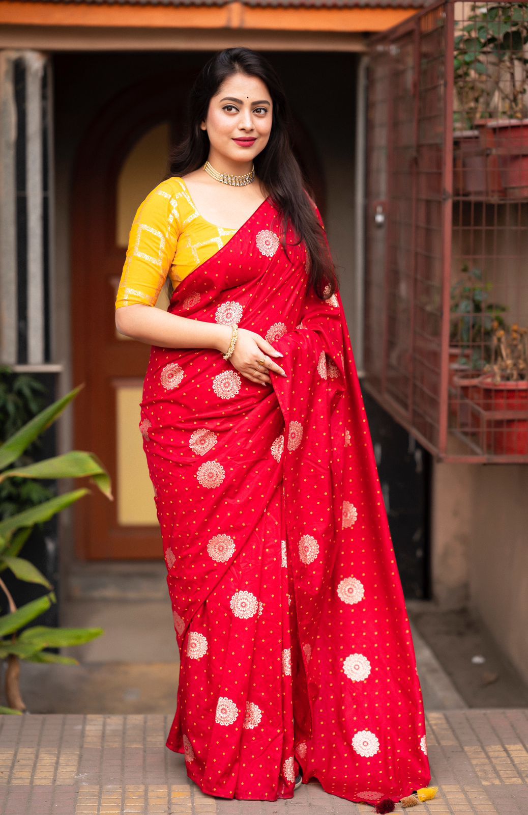 "Opulent Elegance: Pure Dola Silk Saree with Bandhej Woven Design & Banarsi Silk Blouse"