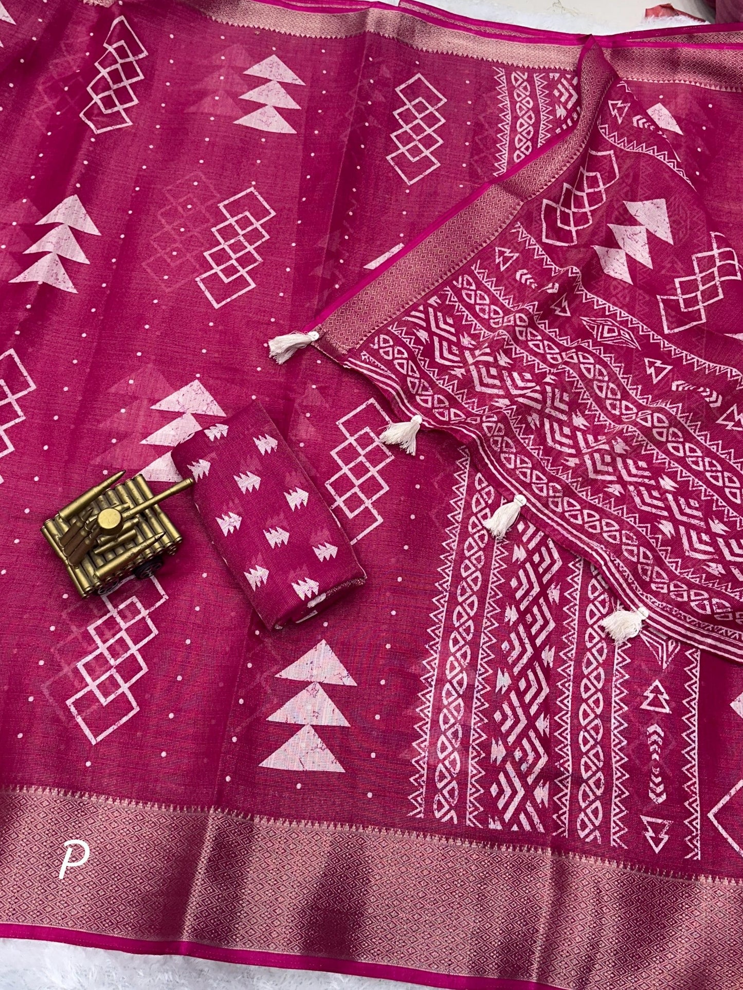 "Cotton Zari Jacquard Hand-Printed Saree: Timeless Charm with Designer Weaving & Tassels"