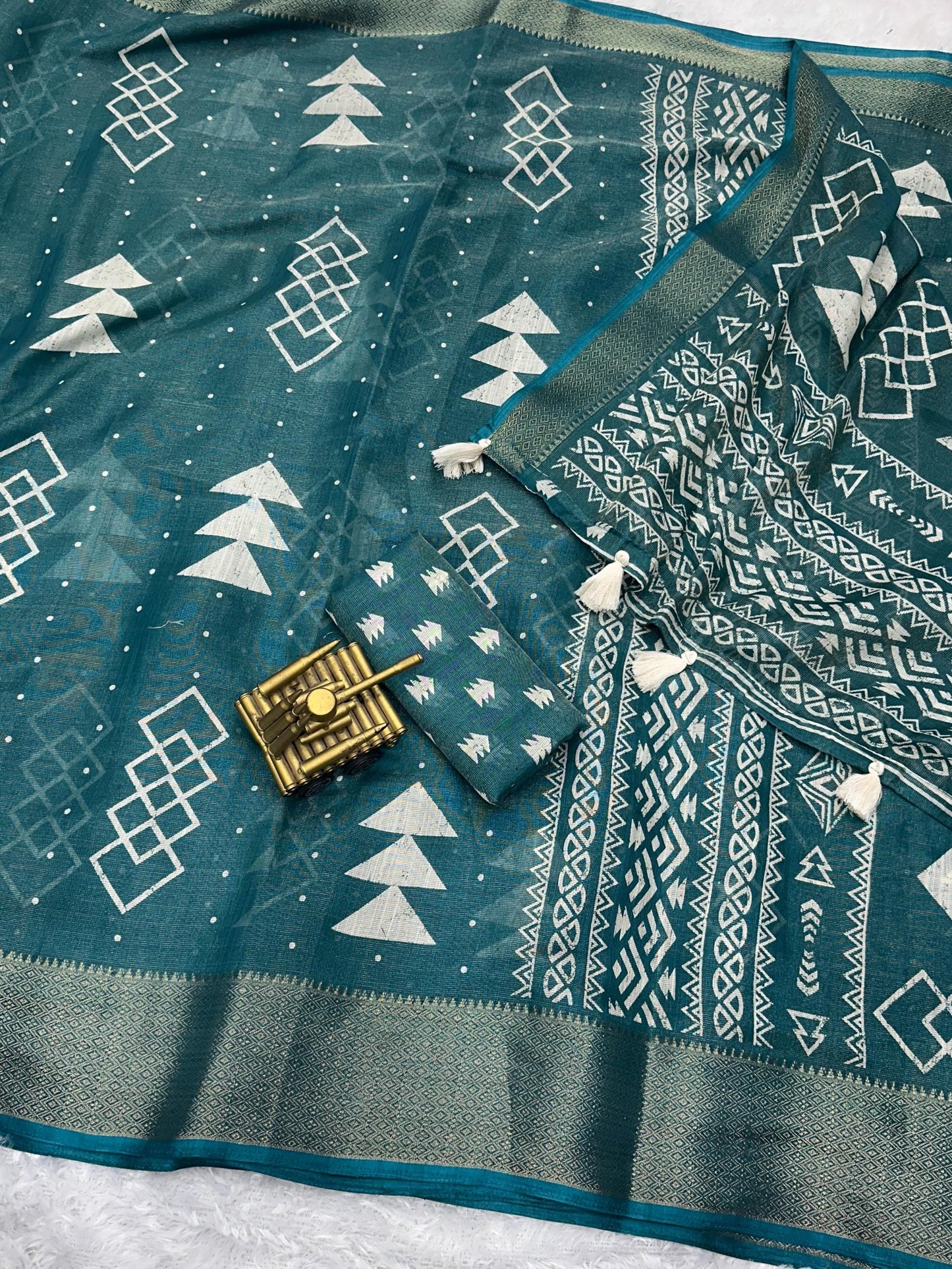 "Cotton Zari Jacquard Hand-Printed Saree: Timeless Charm with Designer Weaving & Tassels"