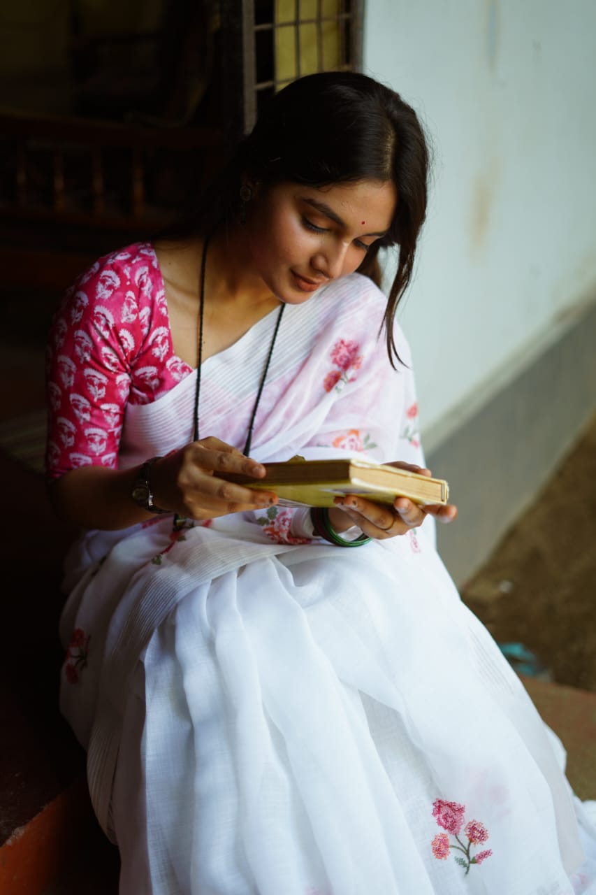 New Super White Colour Linen Pattu Saree with Pink Printed Blouse