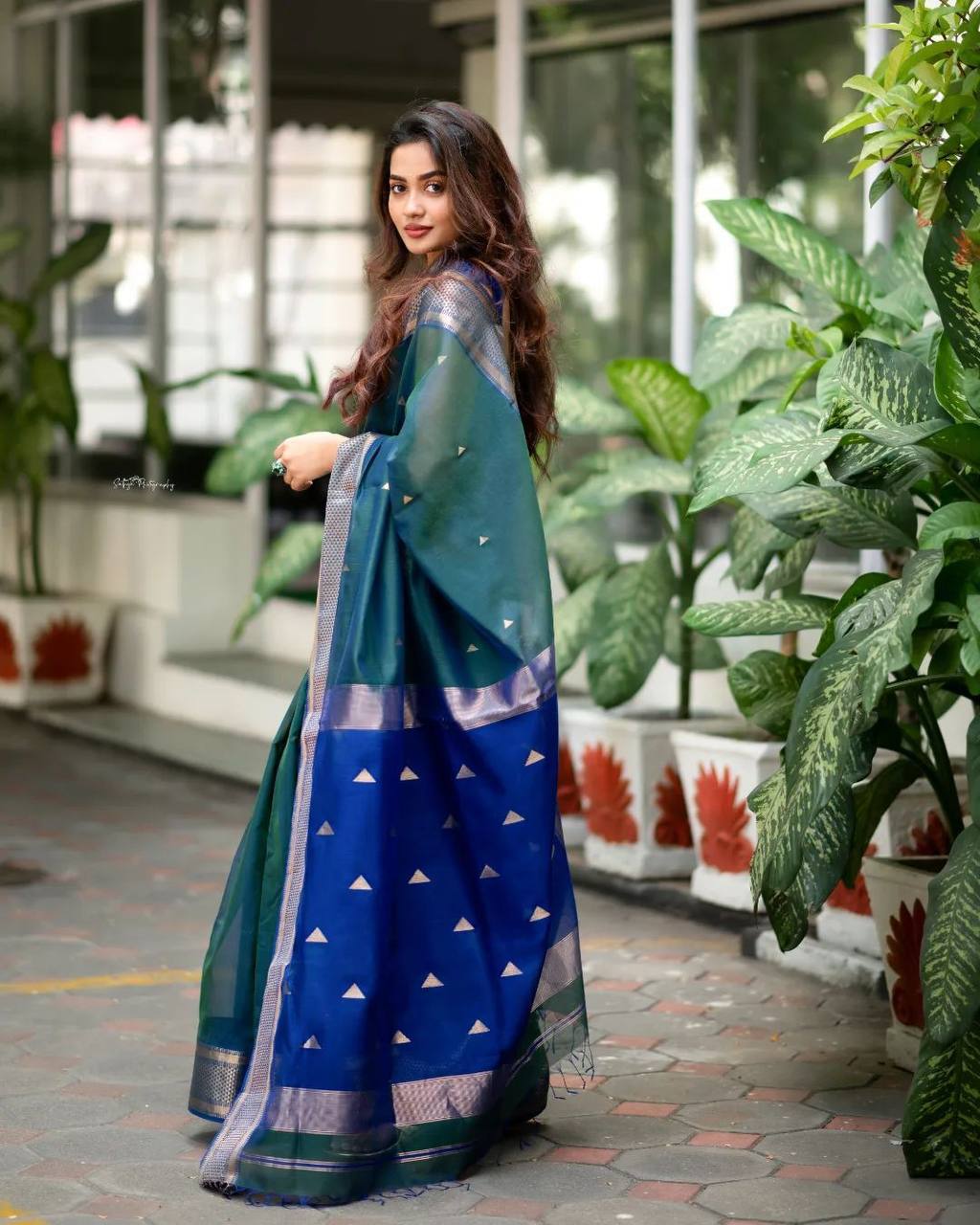 Women's Beautiful Soft Silk Rama With Royal Blue Colour Saree With Unstitched Blouse