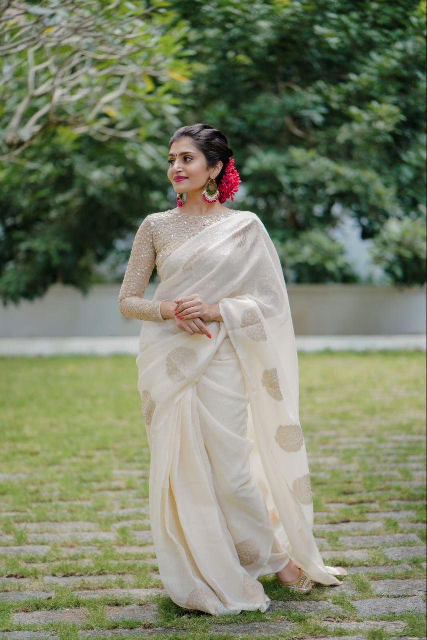 Women's Luxury Zari Woven Design Kerela Linen Saree With Blouse