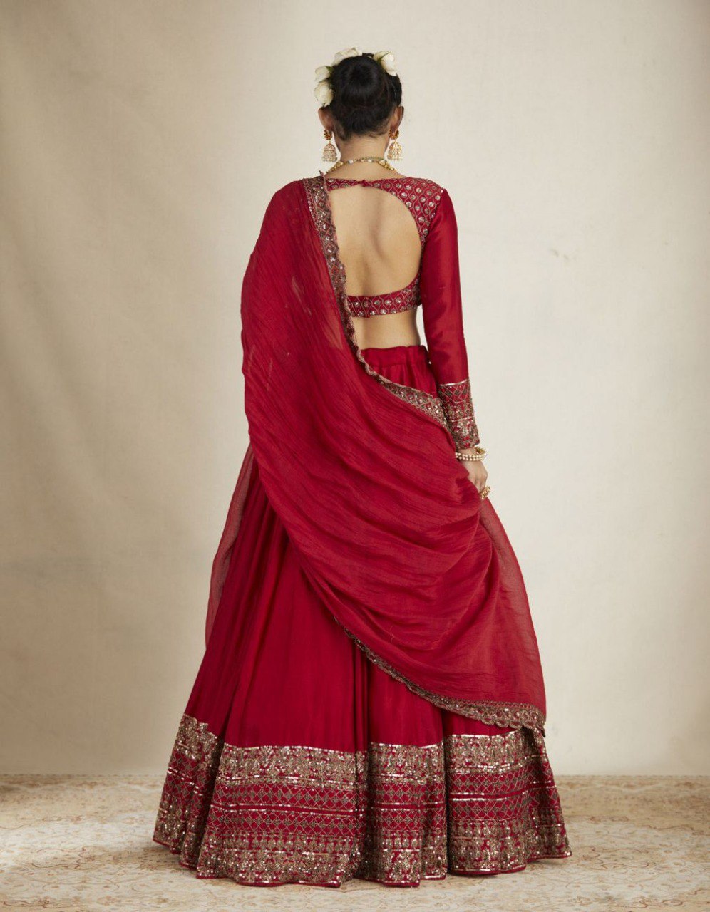 dupatta draping styles on lehenga: खूबसूरत लुक के लिए लहंगे के साथ इन  तरीकों से ड्रेप करें दुपट्टा - Hindi Boldsky
