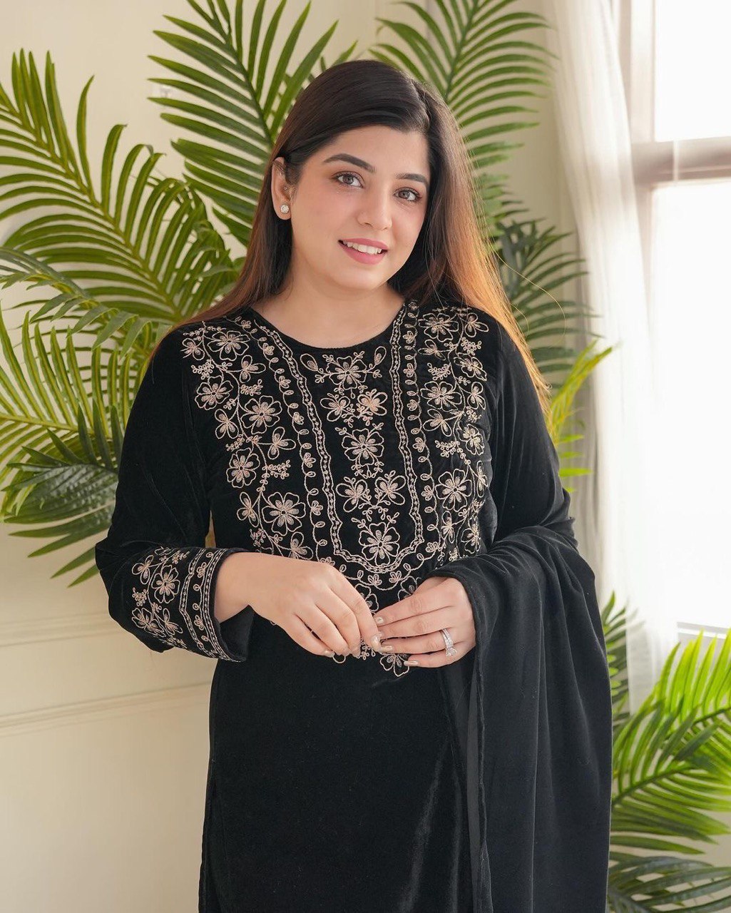 "Velvet Elegance: Winter-Ready Embroidered Viscos Velvet Top Wear Kurta , Free-Size Pant, and Georgette Dupatta"