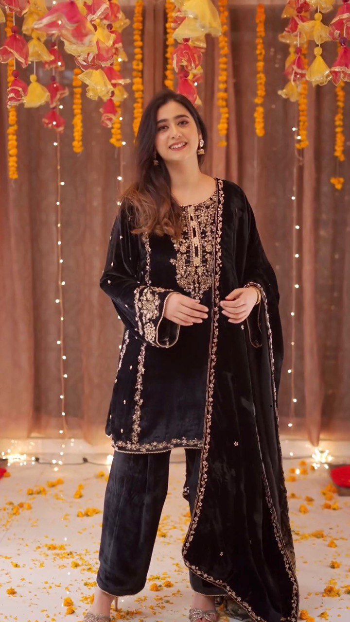 "Velvet Elegance: Sequin Embroidery Winter Suit Set with Organza Dupatta - Luxe Comfort for Festive Chic"