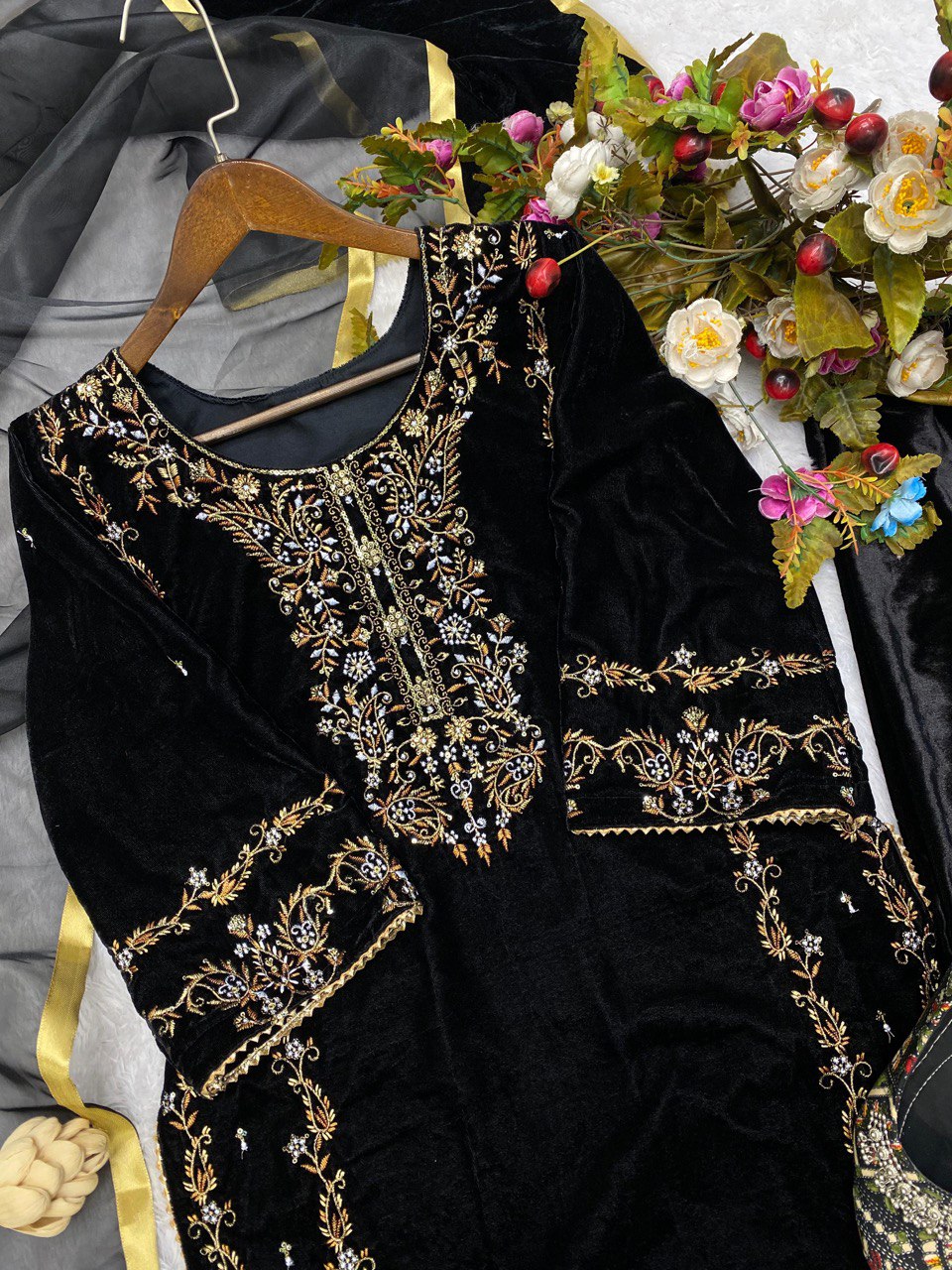 "Velvet Elegance: Sequin Embroidery Winter Suit Set with Organza Dupatta - Luxe Comfort for Festive Chic"