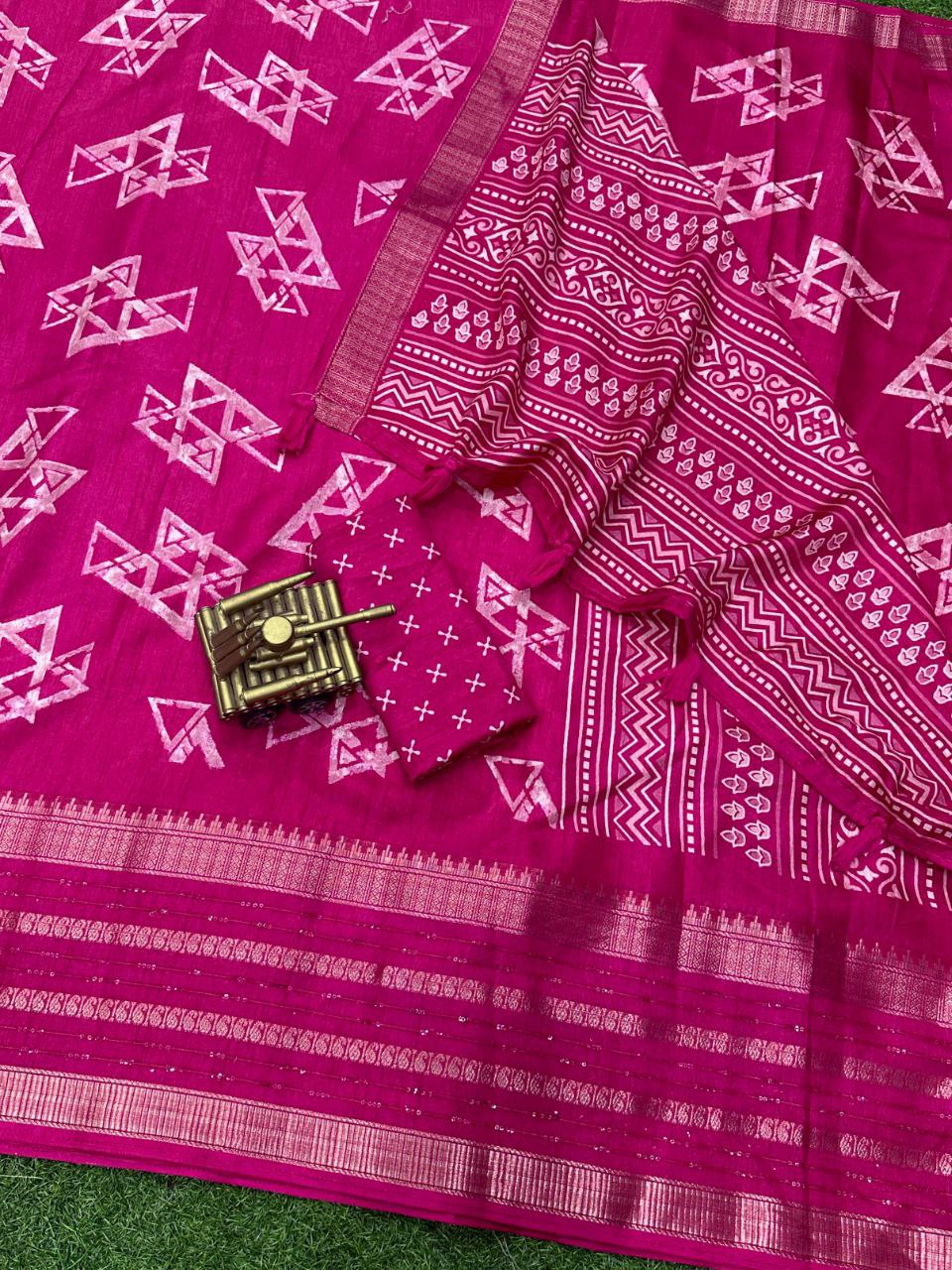 "Exquisite Kalamkari Charm: Soft Cotton Saree with Sequins, Zari Border, and Tassel Pallu"