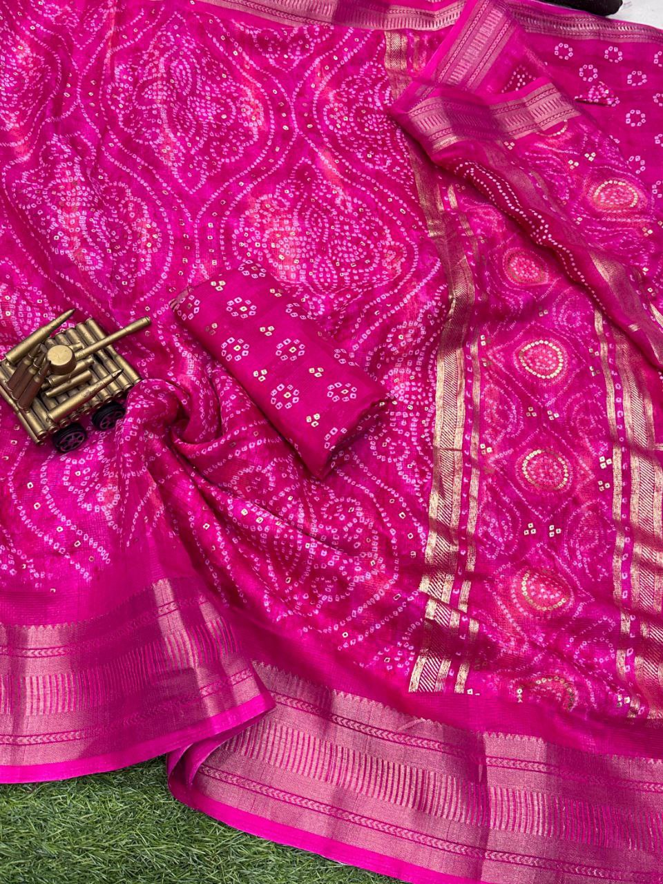 Women's Beautiful Zari Jacquard Border Bandhej Printed Jaipuri Cotton Saree With Blouse