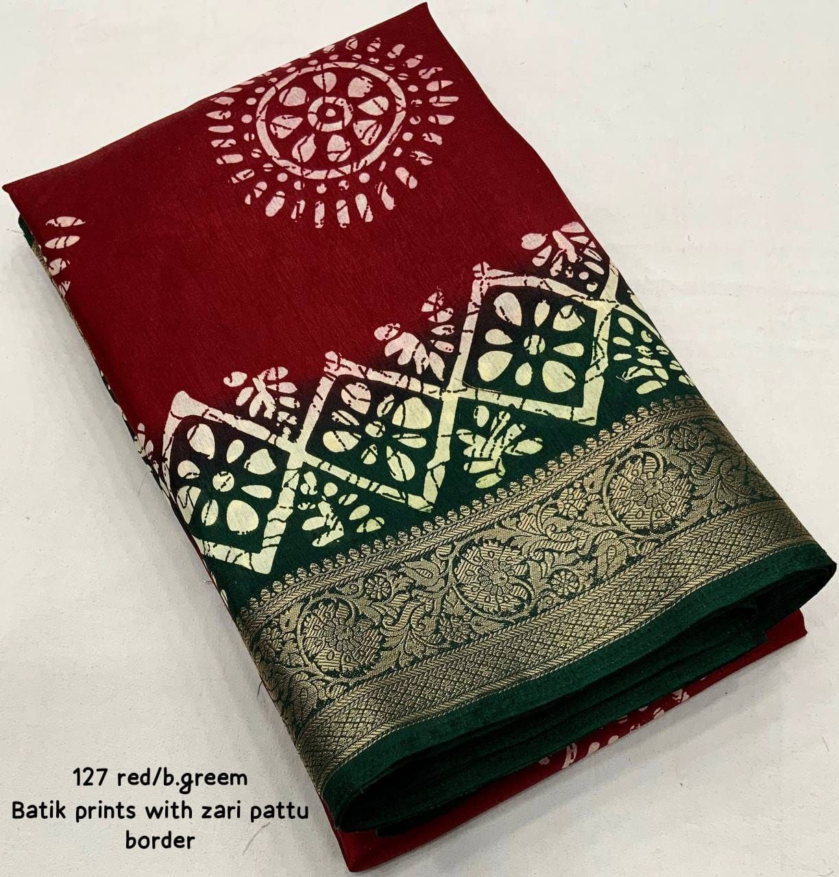 Women's Beautiful Zari Jacquard Woven Border Batik Printed Cotton Crepe Saree With Blouse