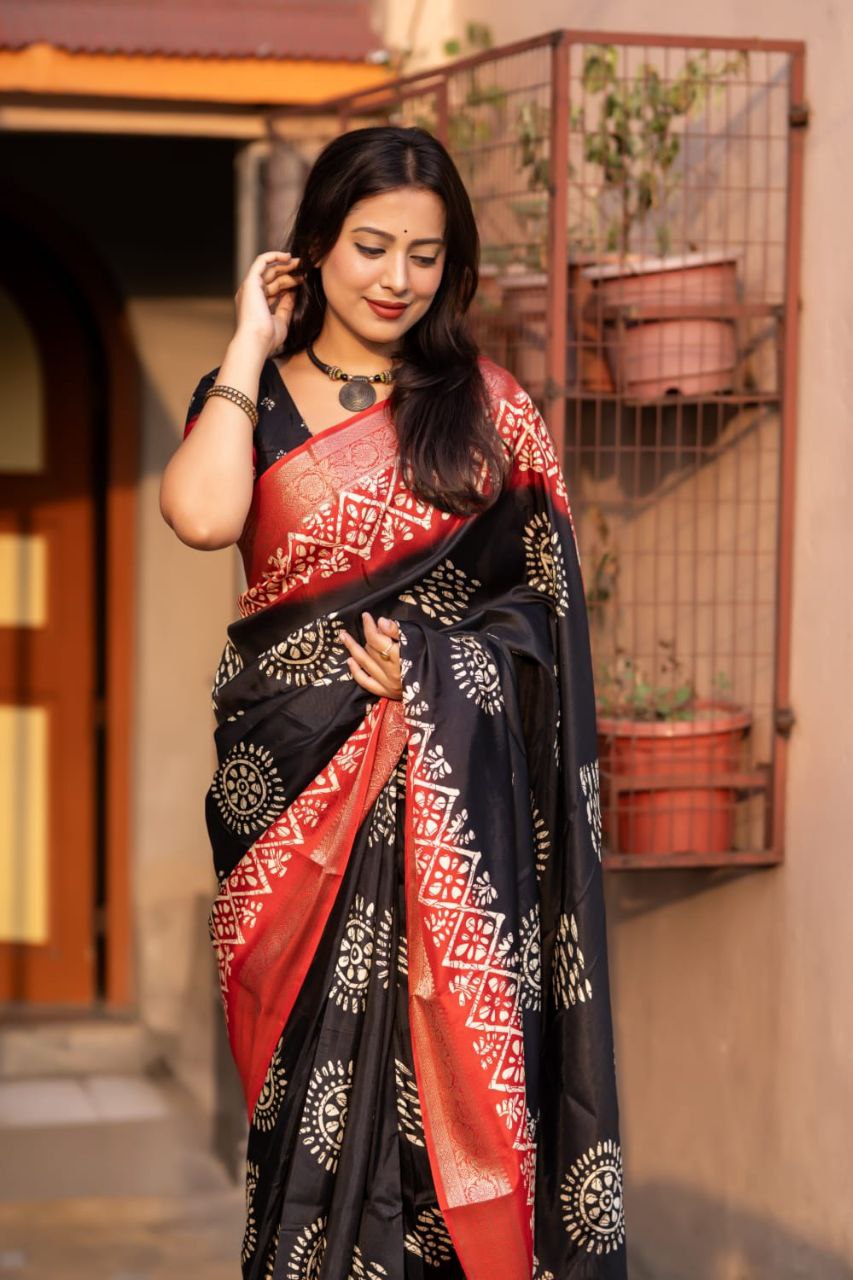 Women's Beautiful Zari Jacquard Woven Border Batik Printed Cotton Crepe Saree With Blouse