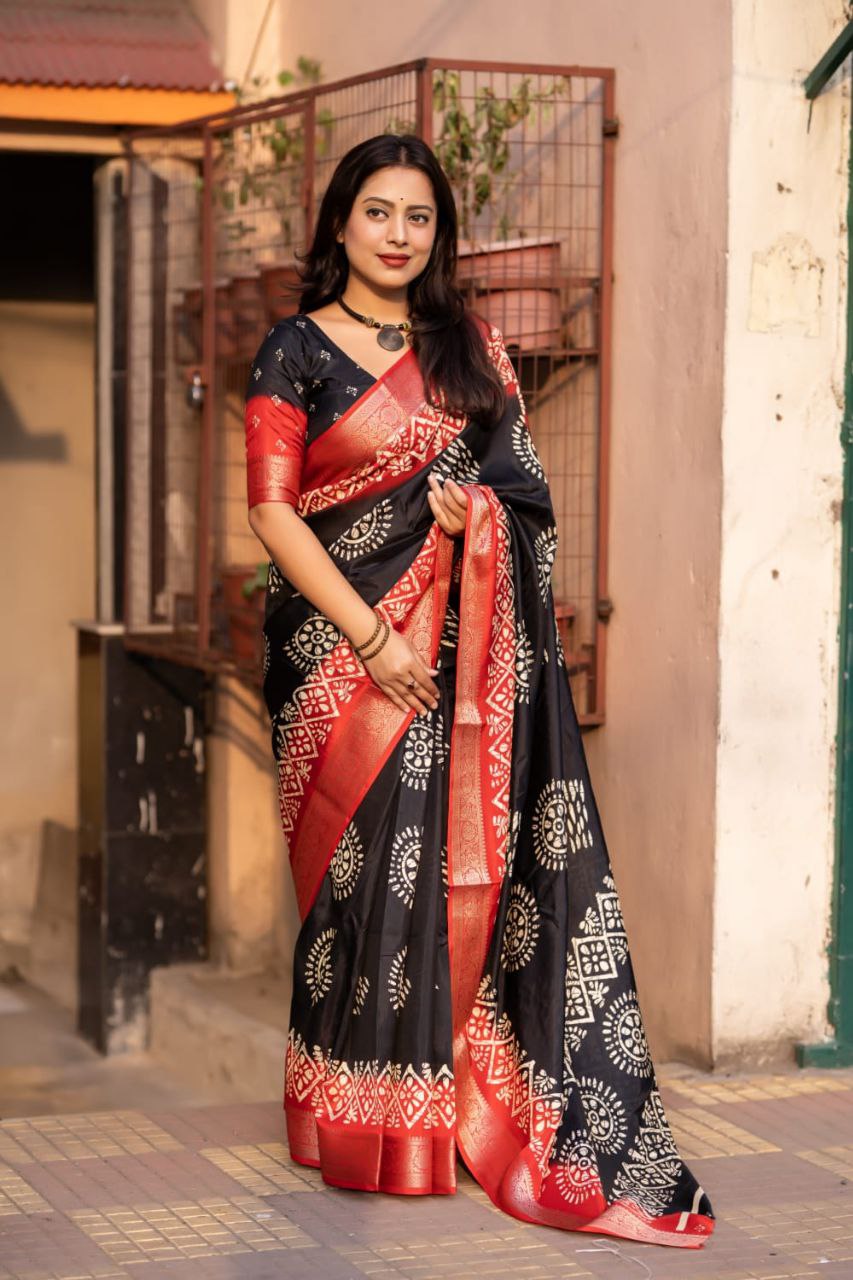 Women's Beautiful Zari Jacquard Woven Border Batik Printed Cotton Crepe Saree With Blouse