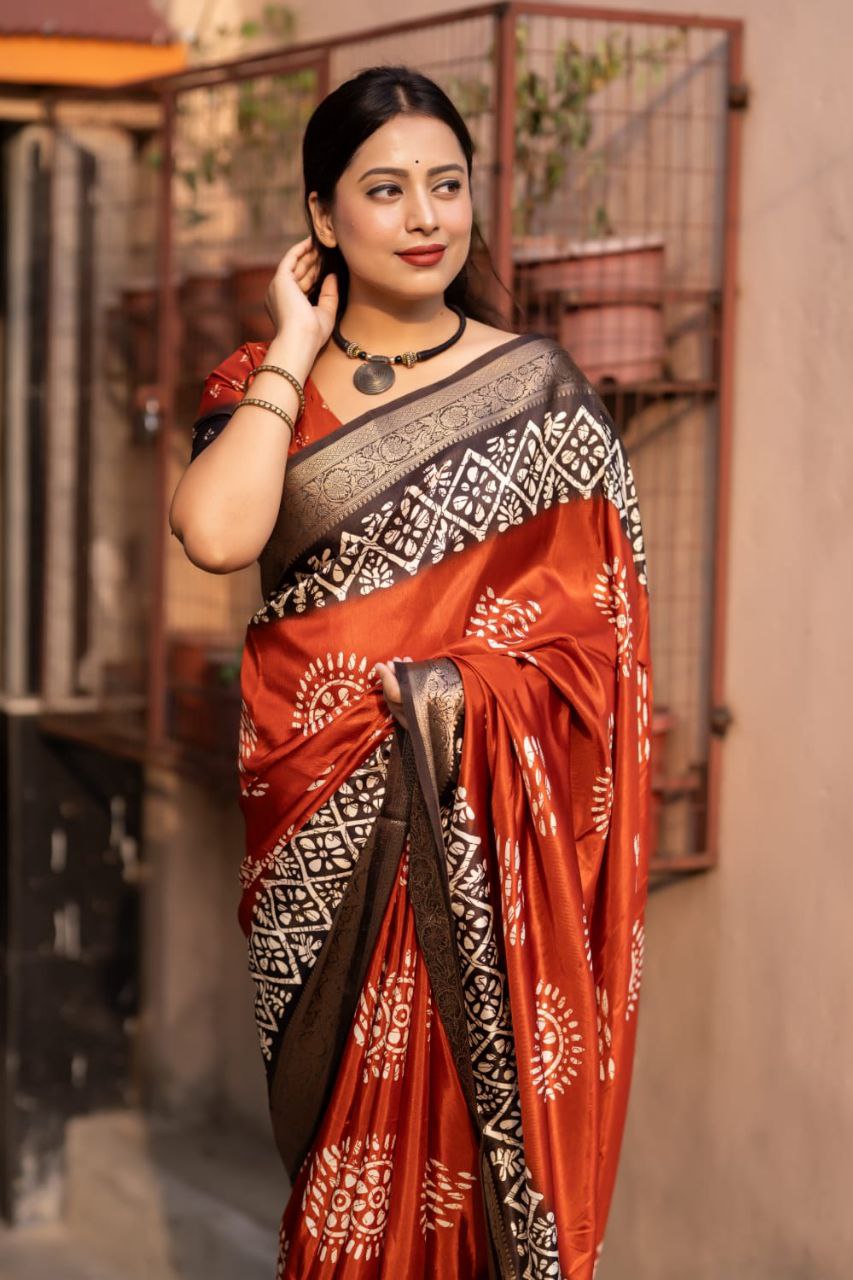 Women's Beautiful Zari Jacquard Woven Border Batik Printed Cotton Crepe Saree With Blouse