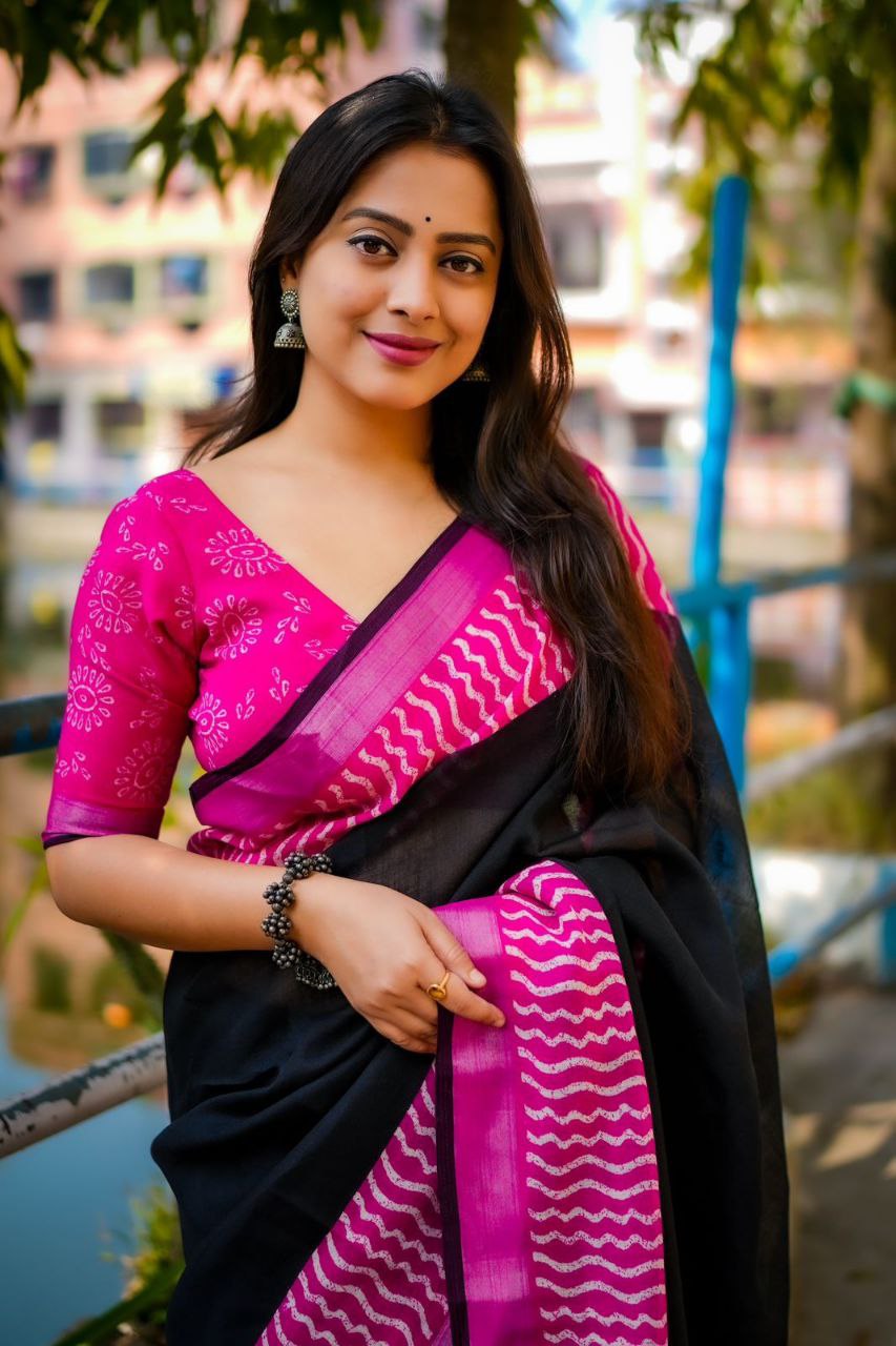 Soft Linen Saree with Black & Pink Contrast Prints | Zari Woven Border | Unstitched Blouse