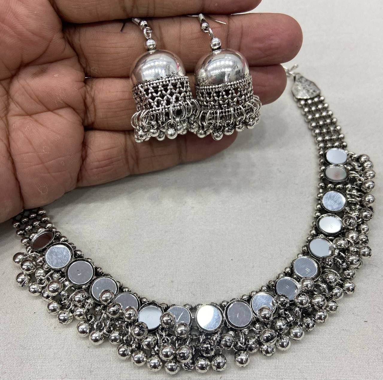 Aari Mirror & Diamond Work Linen Velvet Chex Saree With Blouse | Free Choker Set & Earrings