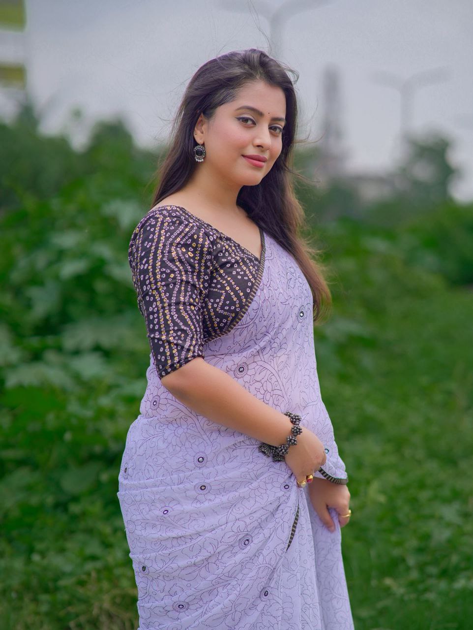 Elegant Black & White Georgette Kalamkari Printed Saree with Foil Bandhani Blouse