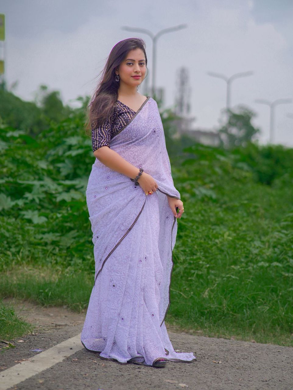 Elegant Black & White Georgette Kalamkari Printed Saree with Foil Bandhani Blouse