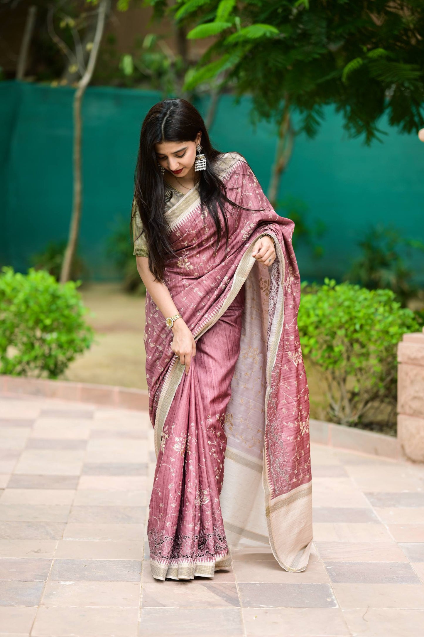 Thread Embroidery Work Zar Weaving Border Digital Printed Tussar Cotton Saree With Blouse