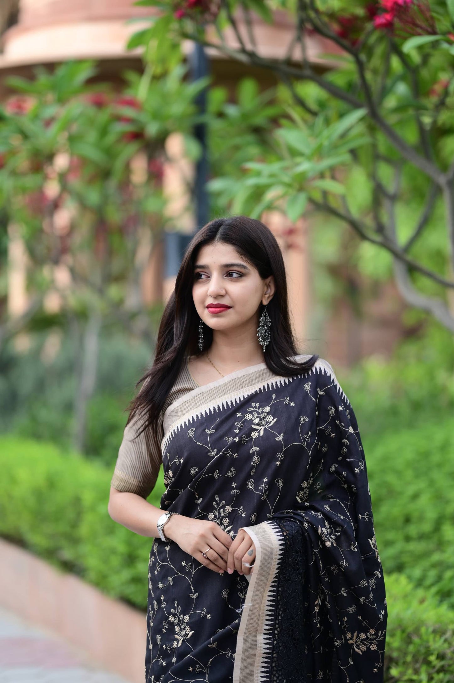 Thread Embroidery Work Zar Weaving Border Digital Printed Tussar Cotton Saree With Blouse