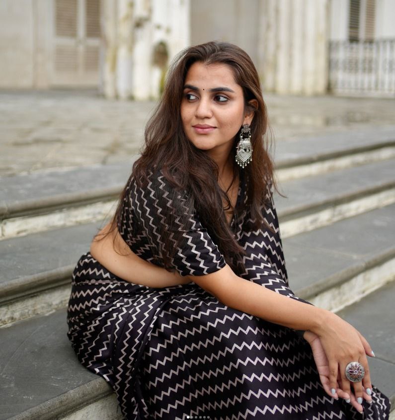 Black Zig Zag Lining Original Japan Satin Digital Print Saree with Attached Blouse