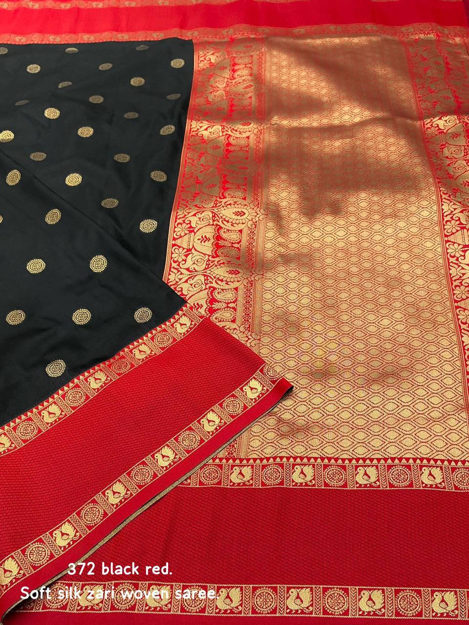 Elegant Contrast Bentex Border & Zari Woven Design Soft Silk Saree with Blouse
