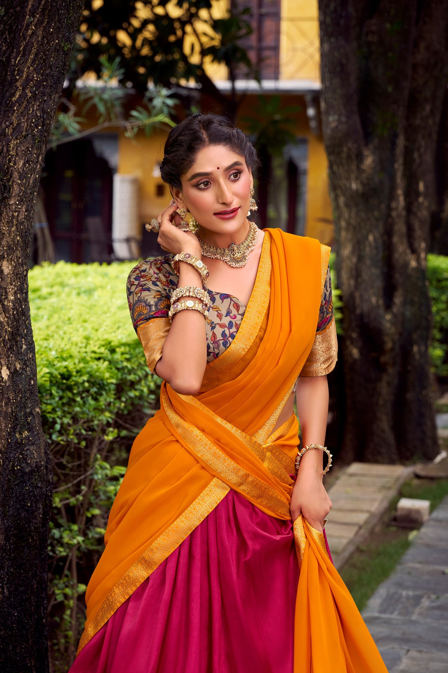 🌷Elegant Zari Weaving Work Aastha Silk Lehenga Choli Set