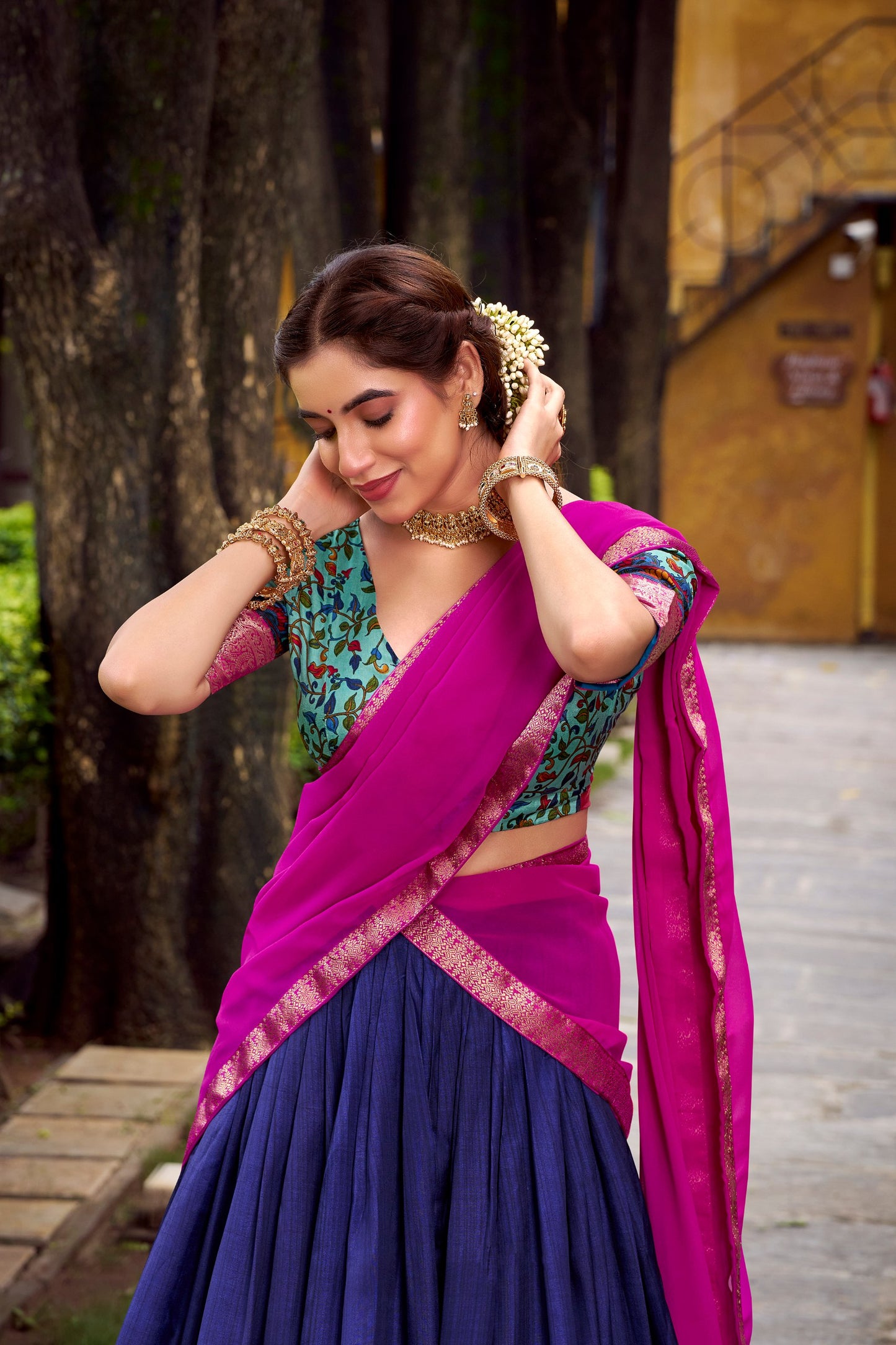 🌷Elegant Zari Weaving Work Aastha Silk Lehenga Choli Set