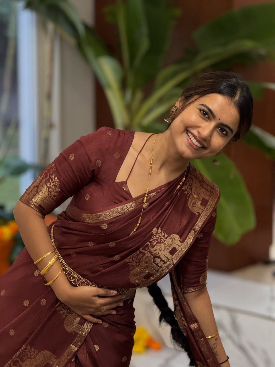 Super Zari Weaving Elephant Border Viscose Russian Silk Saree With Blouse