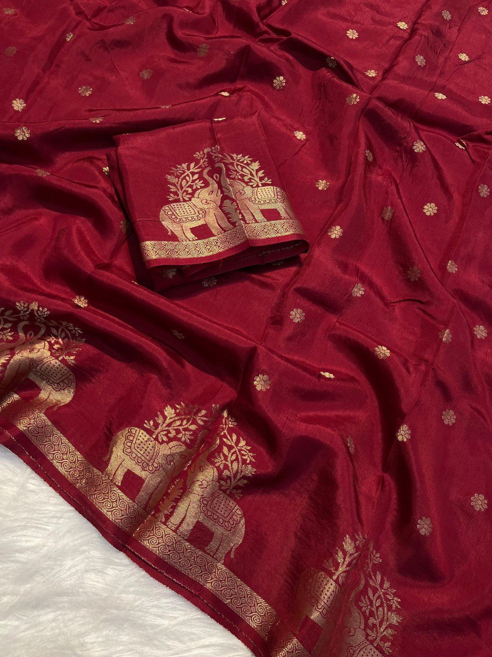 Super Zari Weaving Elephant Border Viscose Russian Silk Saree With Blouse