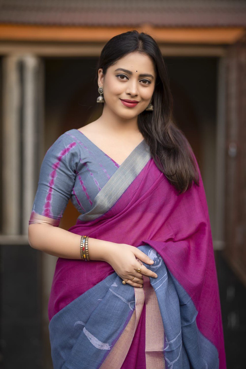 Hand-Painted Bird Art Pure Linen Handcrafted Saree with Contrast Shibori Blouse